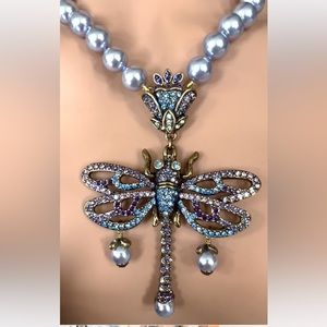 Heidi Daus “Hues The Loveliest Of All” Vintage Dragonfly necklace Like new!